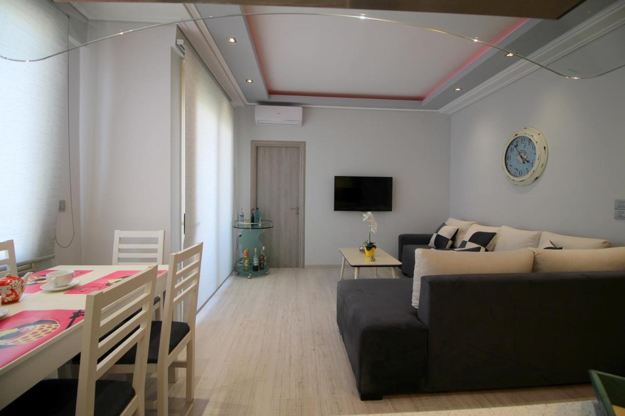 Luxury Seafront Apartments Sarande Ngoại thất bức ảnh