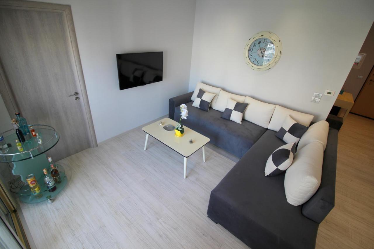 Luxury Seafront Apartments Sarande Ngoại thất bức ảnh