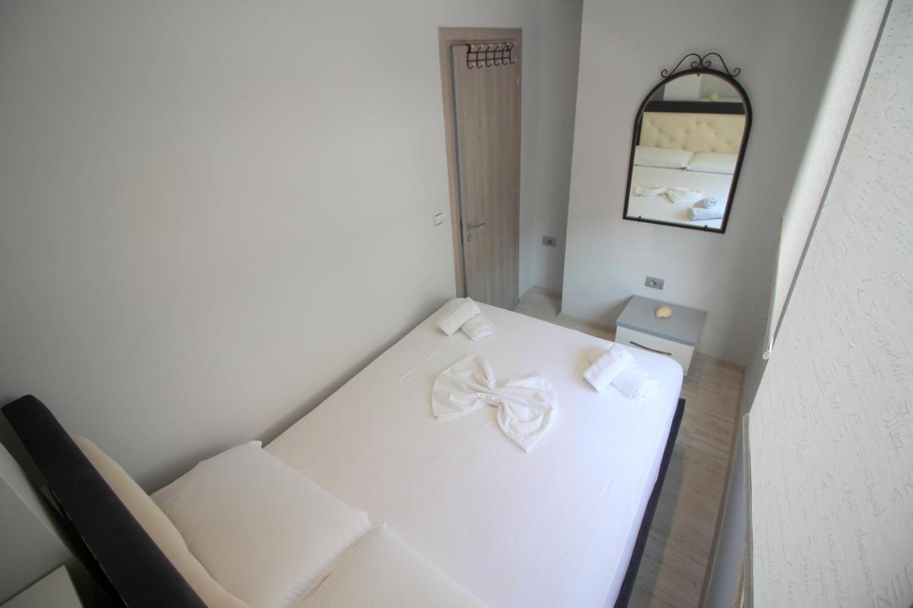 Luxury Seafront Apartments Sarande Ngoại thất bức ảnh