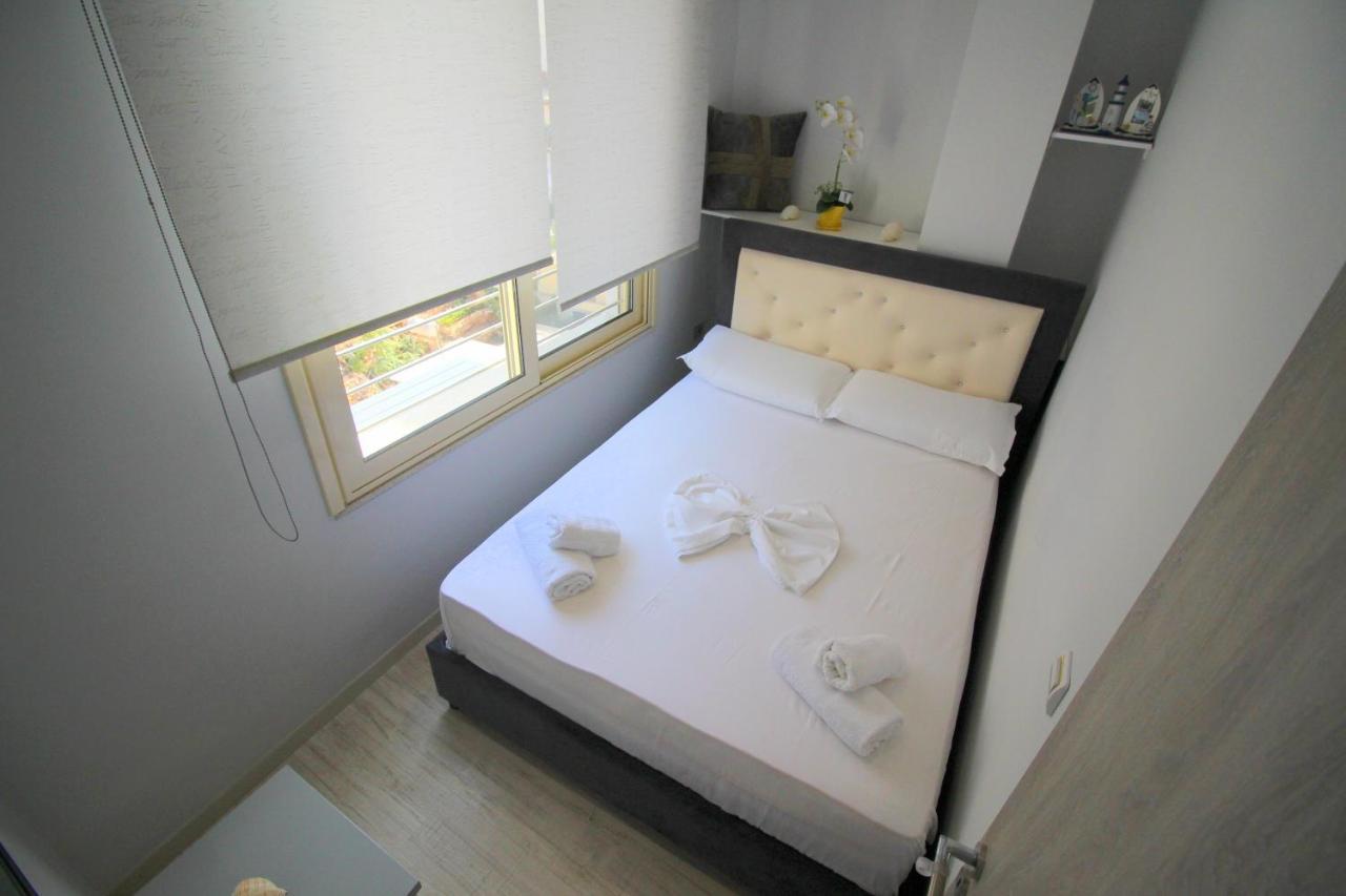 Luxury Seafront Apartments Sarande Ngoại thất bức ảnh