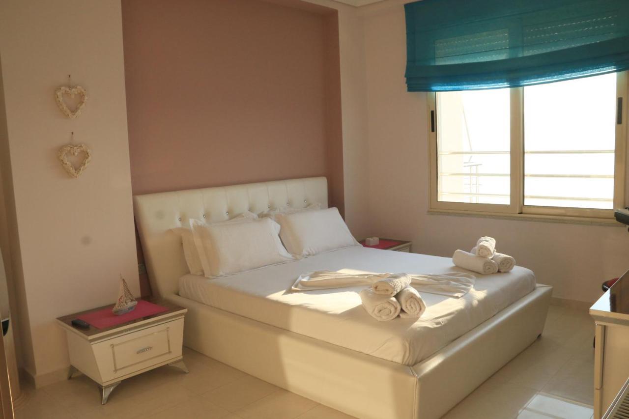 Luxury Seafront Apartments Sarande Ngoại thất bức ảnh
